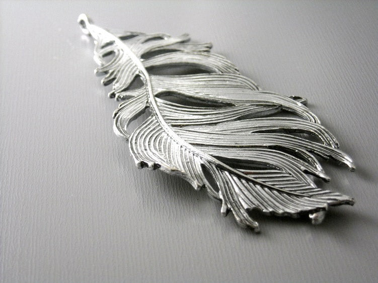 Extra Large 'Life-Like' Feather Charm in Antique Silver - 1 pcs - Pim's Jewelry Supplies